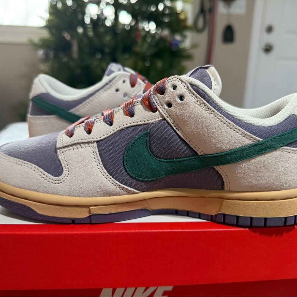 Nike Beige and Green Sneakers - Picture 5 of 12